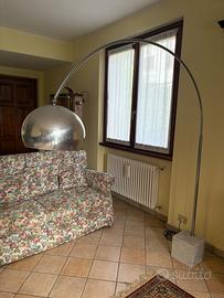 Lampada da terra ad arco vintage con base in marmo