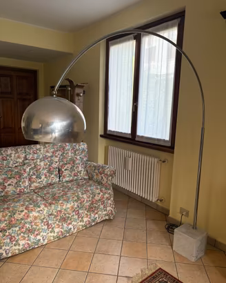 Lampada da terra ad arco vintage con base in marmo