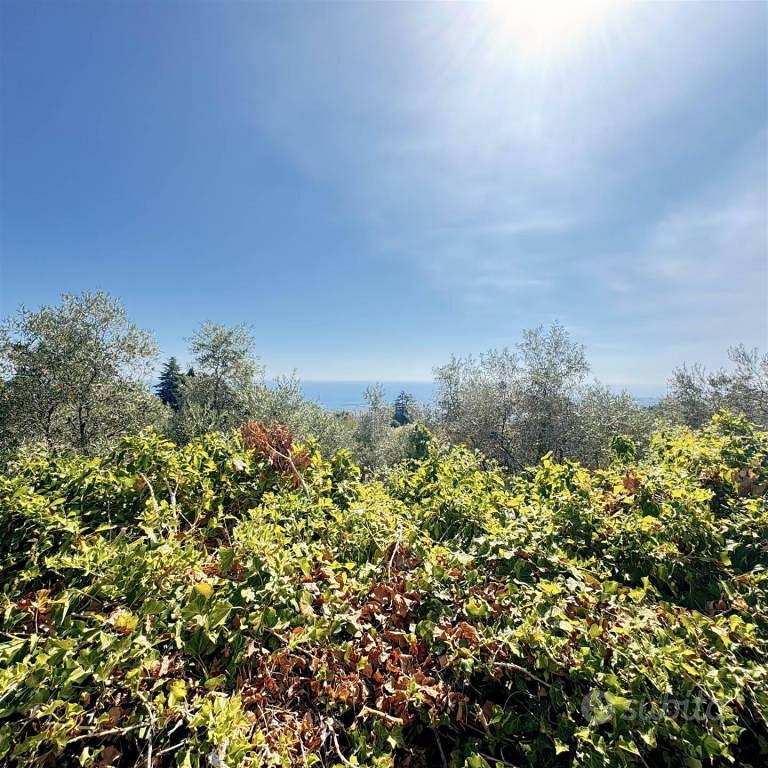Rustico / Casale di 339 m² con più di 5 locali a G - Vista 4