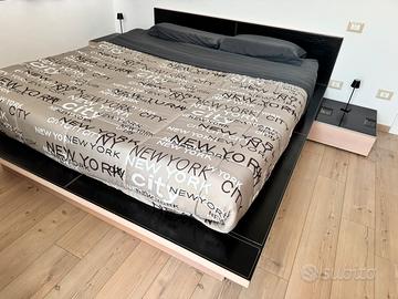 Letto matrimoniale rivestimento pelle nera