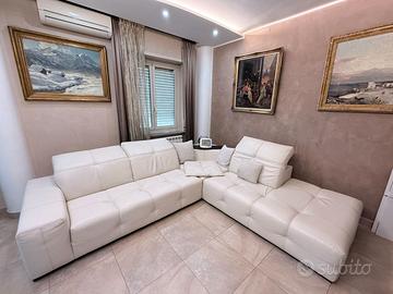 Divano 300x280 pelle bianco ghiaccio, componibile.