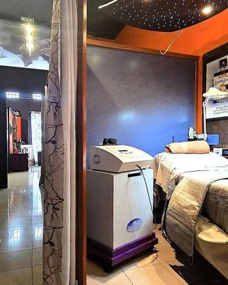 Attività / Licenza di 90 m² con più di 5 locali a 