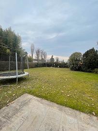Casa singola con 1700 mq di giardino
