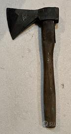 Vecchia scure ascia