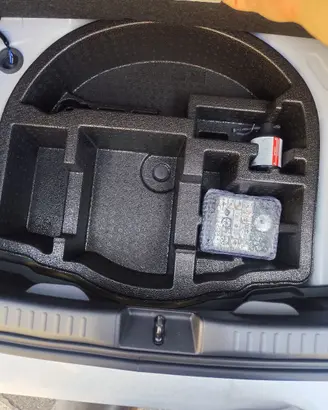 Kit Gonfiaggio / Organizer Bagagliaio Mazda 2 Hybr