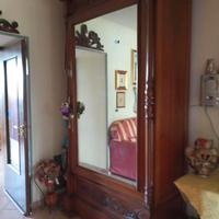 Armadio piu credenza antichi