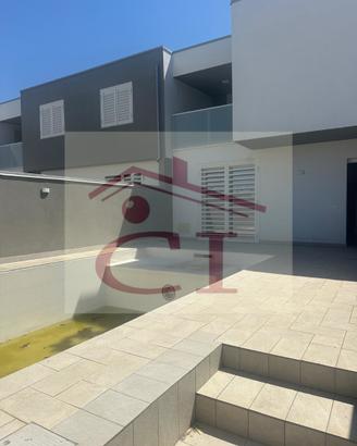 Villa con piscina n.c. cod. lu1002