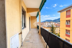 3 LOCALI A LA SPEZIA