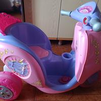 Triciclo elettrico Bambini Princess Feber usato