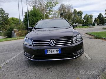 Volksvagen Passat metano con gancio traino