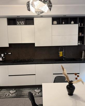 arredamento moderno pari al nuovo