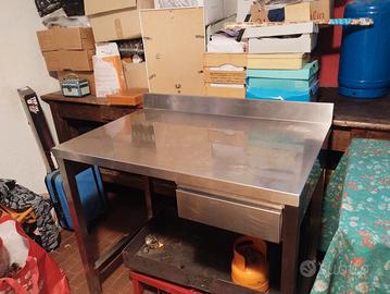 tavolo inox con cassetto 