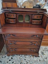 mobile in legno massello 