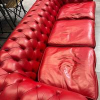 Divano Chesterfield in pelle rossa
