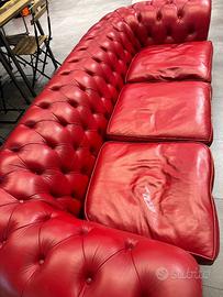 Divano Chesterfield in pelle rossa