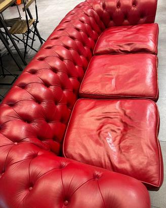 Divano Chesterfield in pelle rossa