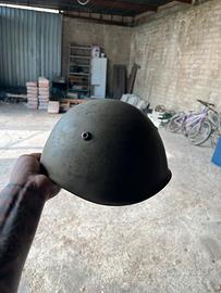 Casco militare vintage