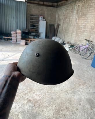 Casco militare vintage