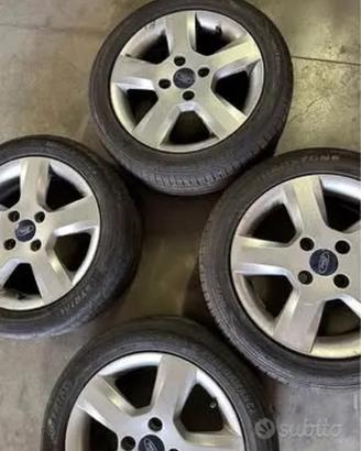 Gomme con cerchi in lega 195 50 R15