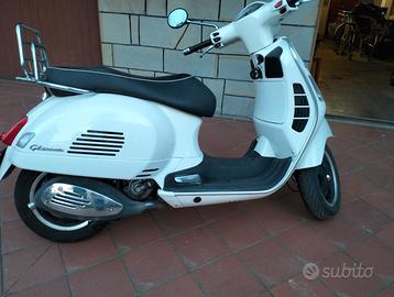Vespa 300 GT Super  bianca 2011