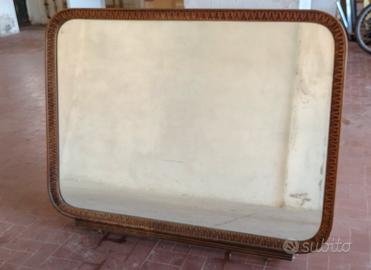 Specchio con cornice in legno 
