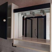Mobiletto bagno con specchiera