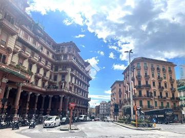 MULTILOCALE A NAPOLI