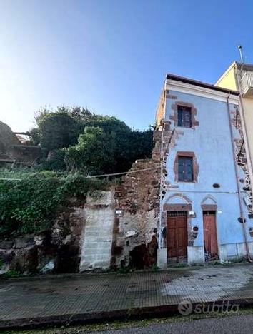 Palazzina su Tre Piani a Villanova Monteleone