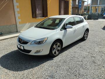 Opel Astra 1.4 100CV 5 porte Cosmo