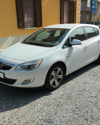 Opel Astra 1.4 100CV 5 porte Cosmo