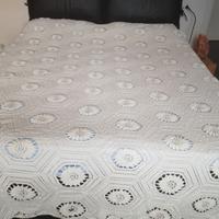 Coperta matrimoniale all'uncinetto