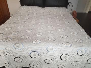 Coperta matrimoniale all'uncinetto