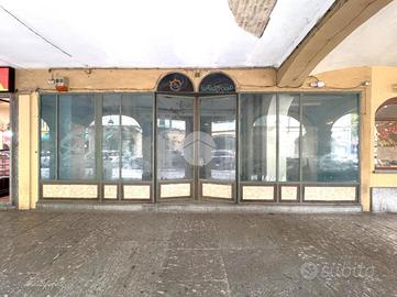 NEGOZIO A RIVAROLO CANAVESE