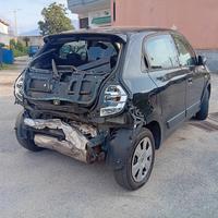 Renault Twingo incidentata sinistrata 