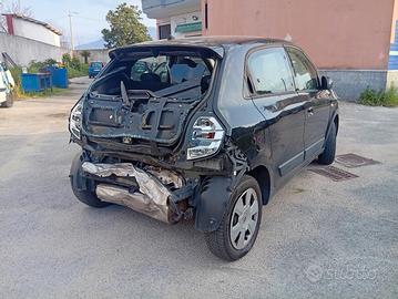 Renault Twingo incidentata sinistrata 