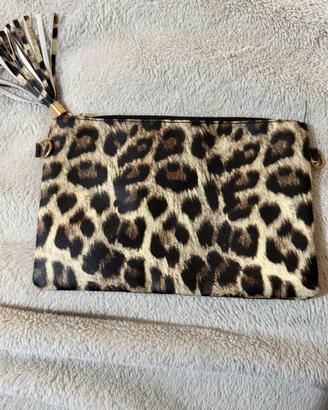 Pochette con stampa leopardata