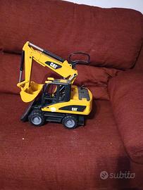 Escavatore Gommato Caterpillar CAT - BRUDER 