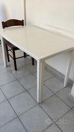 Tavolo in plastica