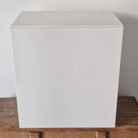 Set di 8 moduli IKEA BESTÅ con ripiani, soft-close