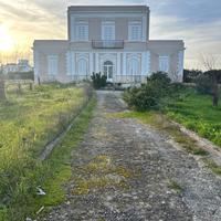 Villa con terreno edificabile
