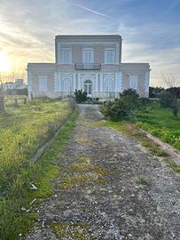 Villa con terreno edificabile