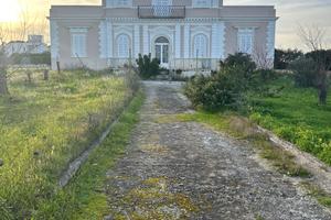 Villa con terreno edificabile