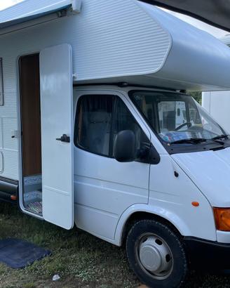 Camper Ford Transit 2.5 - allestimento RIMOR