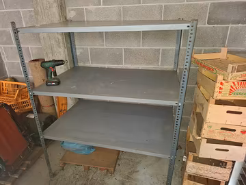 scaffalatura in metallo