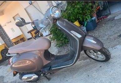 🔹 Vespa Primavera 50 4T 2014 -