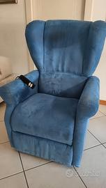 Poltrona relax con alzata e allungamento gambe