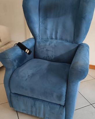 Poltrona relax con alzata e allungamento gambe