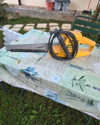 Sega elettrica professionale DeWalt 