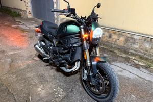 Moto Naked Benelli Leoncino 800