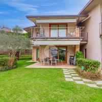 VILLA A SCHIERA D'ANGOLO A MONIGA DEL GARDA